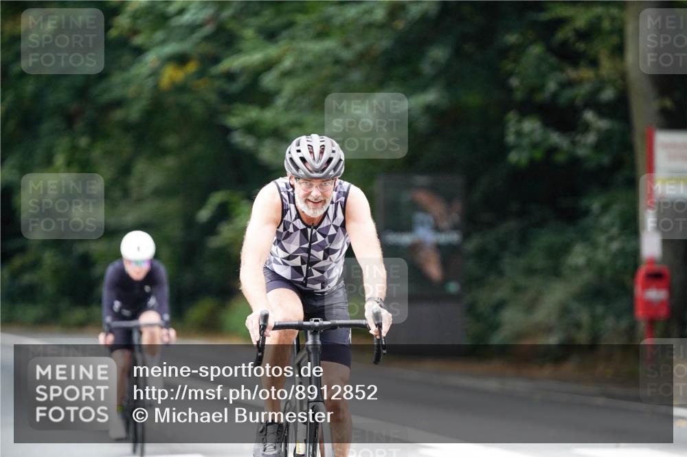 14.09.2025 - Stadtparktriathlon Michael Burmester http://msf.ph/oto/8912852 14.09.2025 11:45:33 Radfahren 963, 975, 981, 1033, 1064, 1078 meine-sportfotos.de