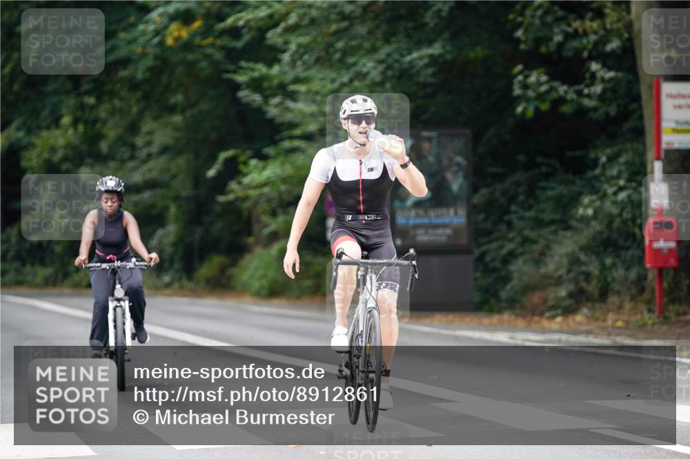 14.09.2025 - Stadtparktriathlon Michael Burmester http://msf.ph/oto/8912861 14.09.2025 11:45:57 Radfahren 837, 924, 1047 meine-sportfotos.de