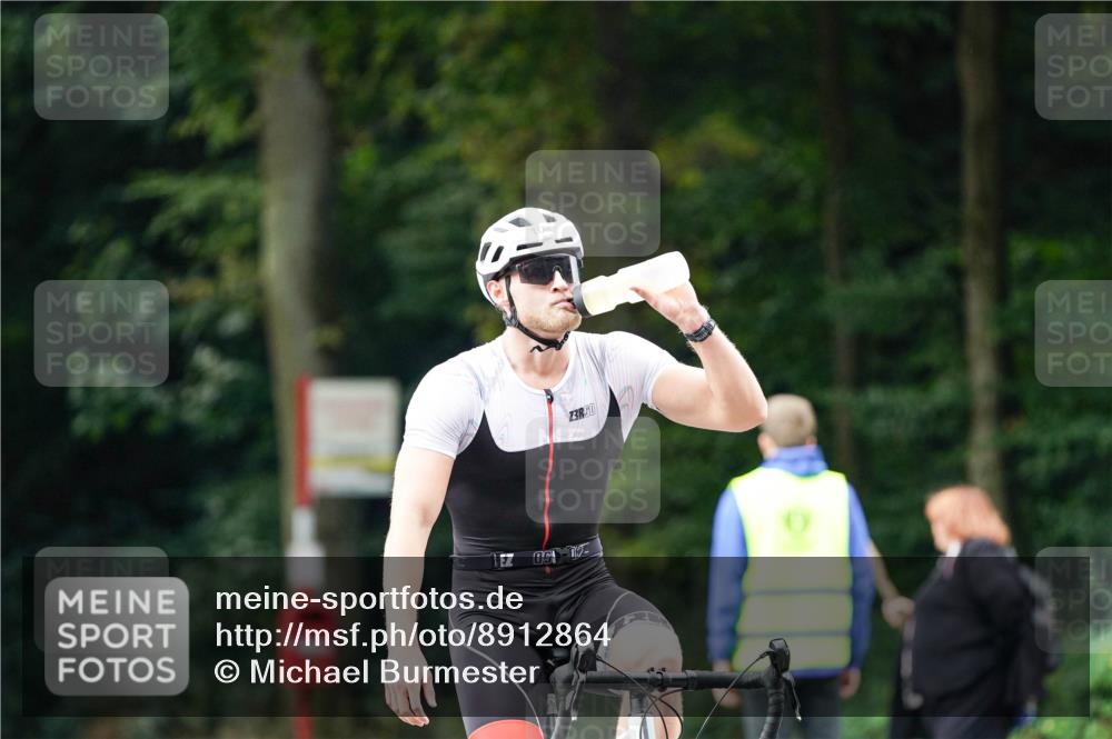 14.09.2025 - Stadtparktriathlon Michael Burmester http://msf.ph/oto/8912864 14.09.2025 11:45:58 Radfahren 837, 924, 1047 meine-sportfotos.de