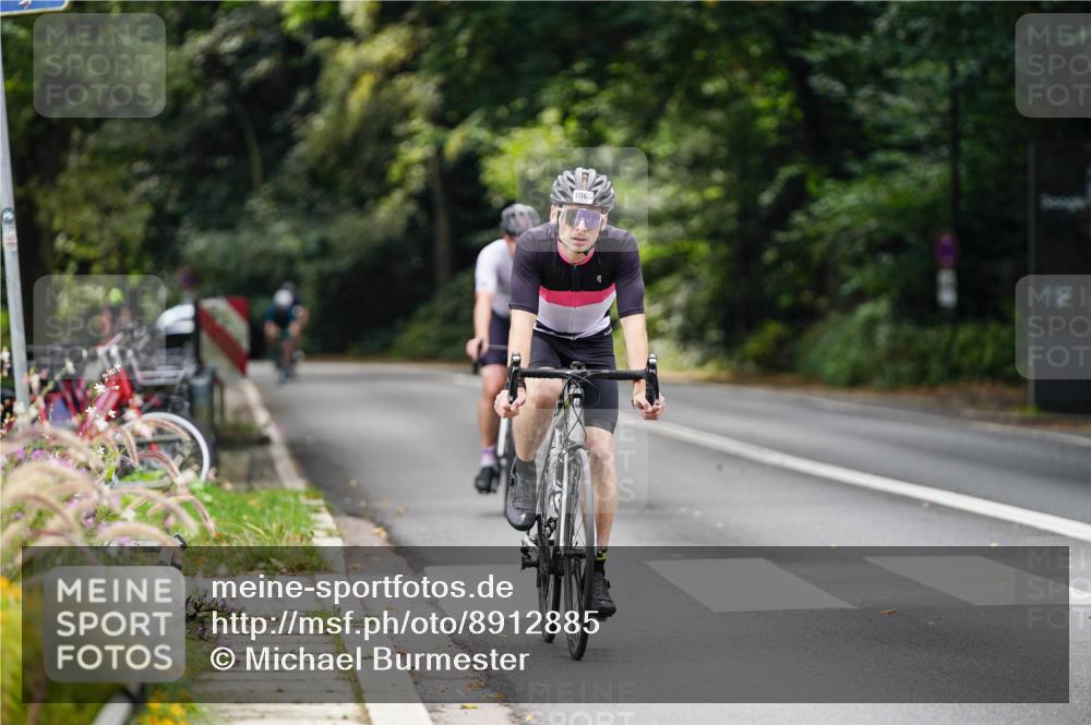 14.09.2025 - Stadtparktriathlon Michael Burmester http://msf.ph/oto/8912885 14.09.2025 11:46:27 Radfahren 943, 1062, 1065, 1086 meine-sportfotos.de