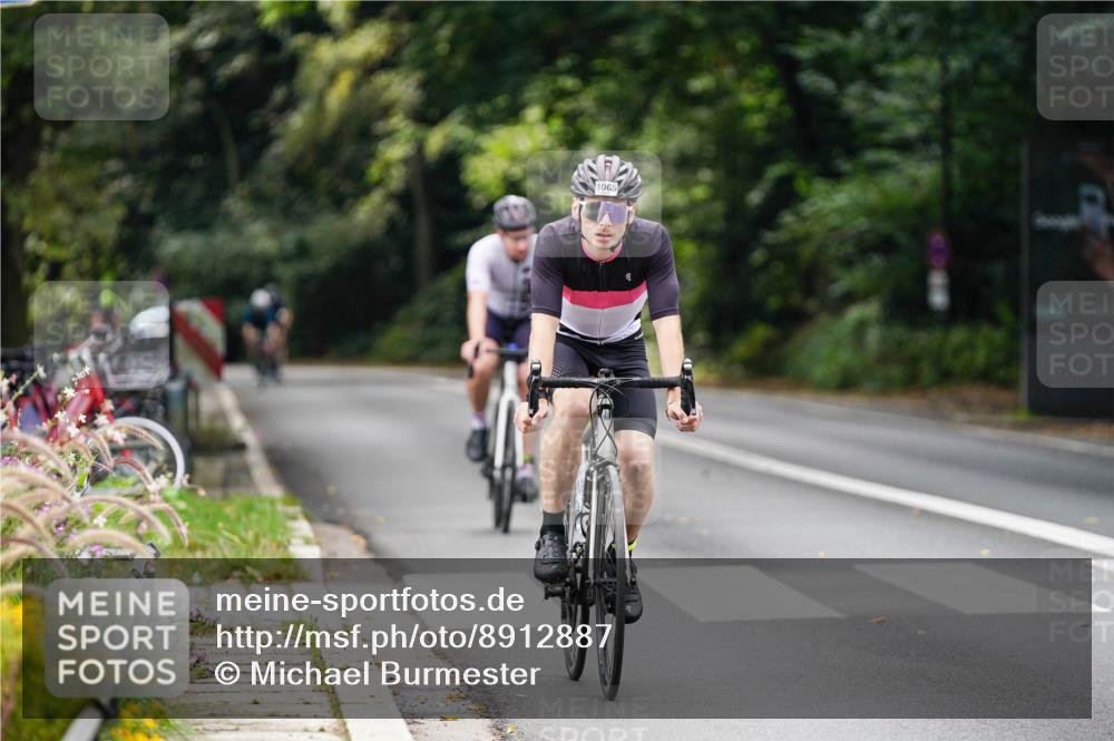14.09.2025 - Stadtparktriathlon Michael Burmester http://msf.ph/oto/8912887 14.09.2025 11:46:28 Radfahren 943, 1062, 1065, 1086 meine-sportfotos.de
