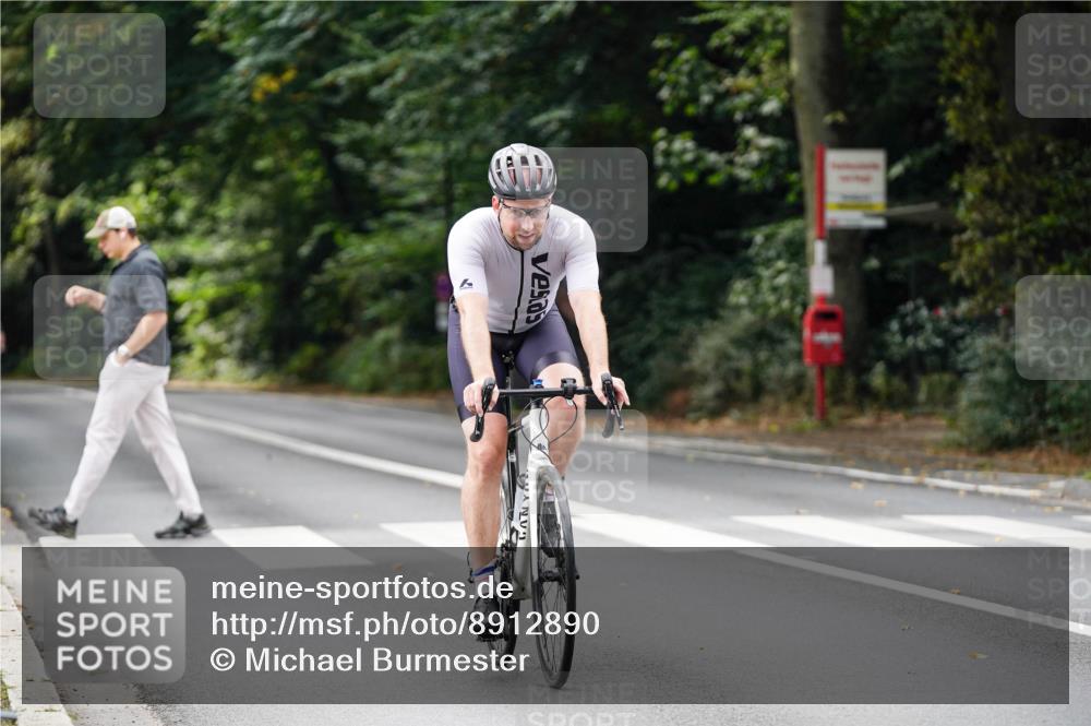 14.09.2025 - Stadtparktriathlon Michael Burmester http://msf.ph/oto/8912890 14.09.2025 11:46:29 Radfahren 943, 1062, 1065, 1086 meine-sportfotos.de