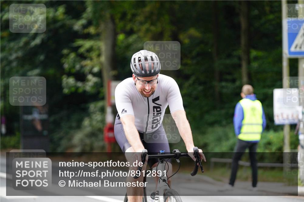 14.09.2025 - Stadtparktriathlon Michael Burmester http://msf.ph/oto/8912891 14.09.2025 11:46:30 Radfahren 943, 1031, 1062, 1065, 1086 meine-sportfotos.de