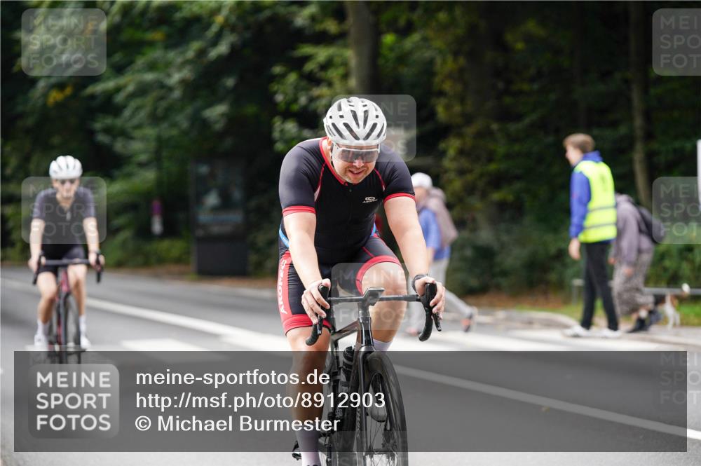 14.09.2025 - Stadtparktriathlon Michael Burmester http://msf.ph/oto/8912903 14.09.2025 11:46:49 Radfahren 984, 1025, 1063, 1087 meine-sportfotos.de
