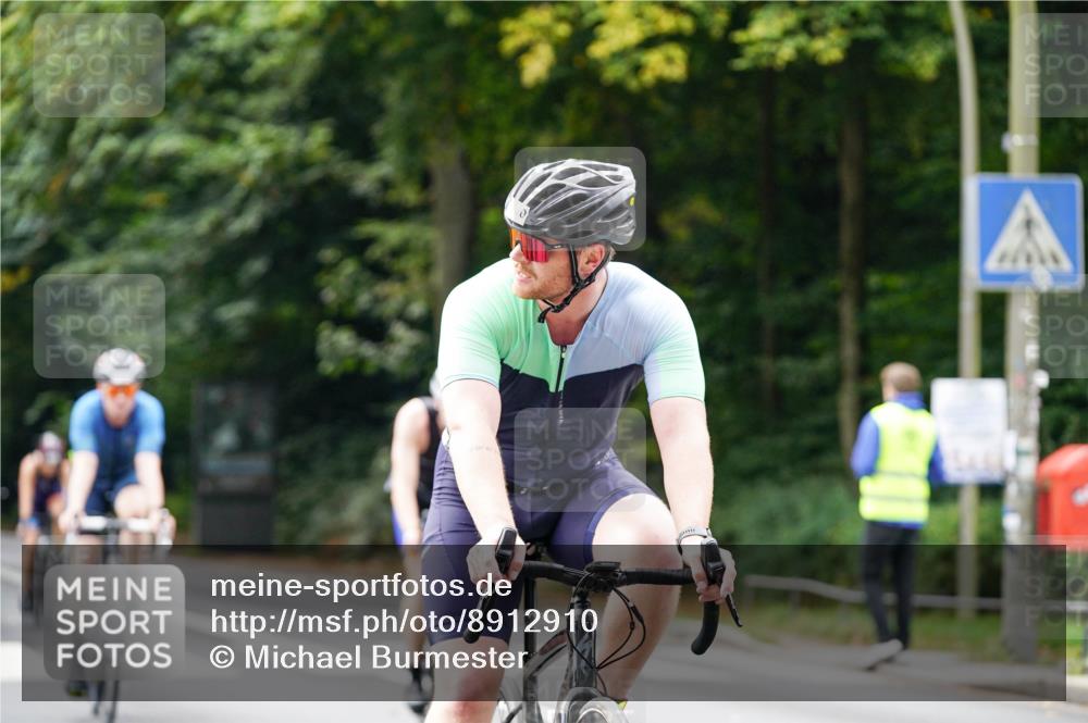 14.09.2025 - Stadtparktriathlon Michael Burmester http://msf.ph/oto/8912910 14.09.2025 11:47:03 Radfahren 937, 940, 955, 1060, 1069, 1073, 1091, 1110, 1120 meine-sportfotos.de