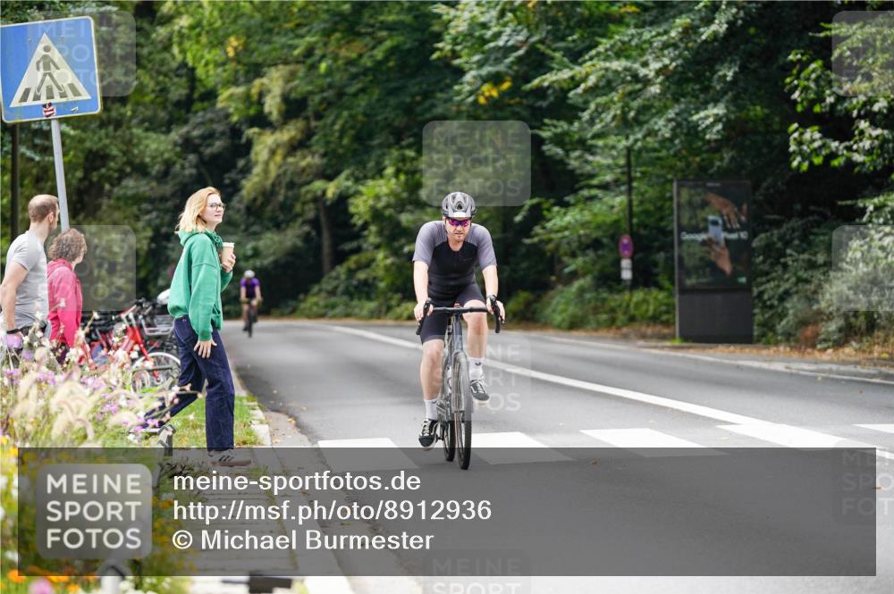 14.09.2025 - Stadtparktriathlon Michael Burmester http://msf.ph/oto/8912936 14.09.2025 11:47:28 Radfahren 1036, 1095, 1108 meine-sportfotos.de