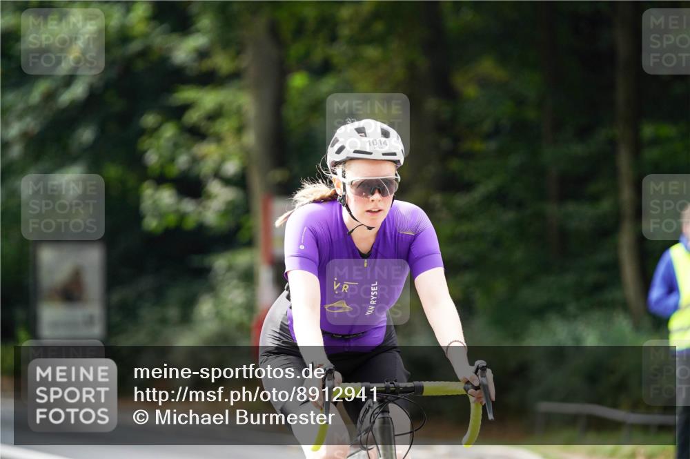 14.09.2025 - Stadtparktriathlon Michael Burmester http://msf.ph/oto/8912941 14.09.2025 11:47:39 Radfahren 1014 meine-sportfotos.de