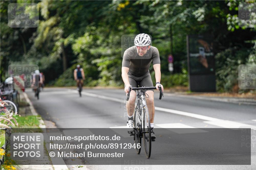 14.09.2025 - Stadtparktriathlon Michael Burmester http://msf.ph/oto/8912946 14.09.2025 11:47:54 Radfahren 949, 1049, 1056 meine-sportfotos.de