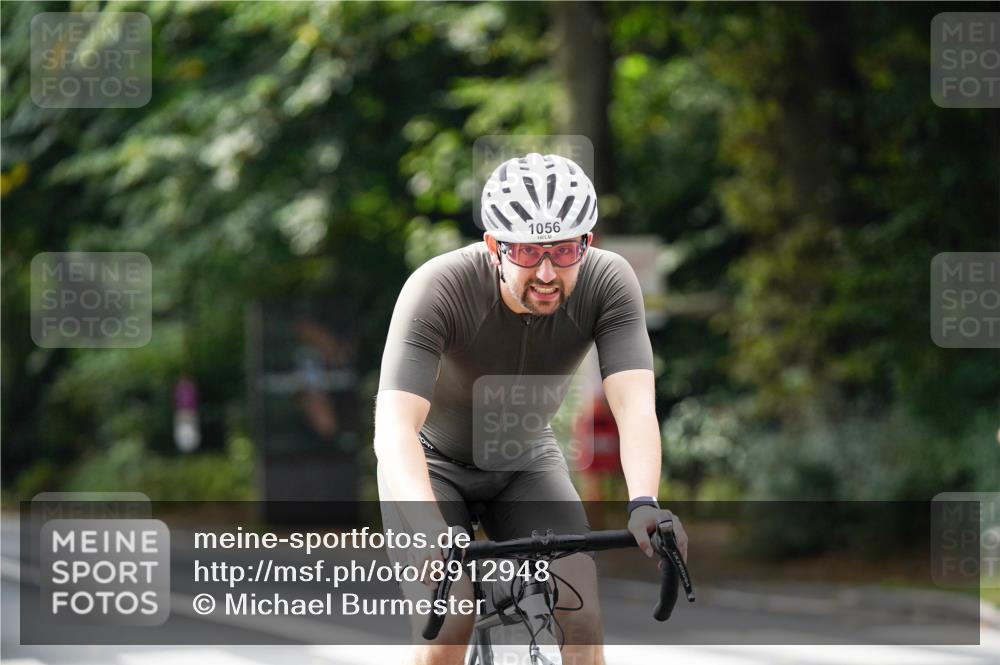 14.09.2025 - Stadtparktriathlon Michael Burmester http://msf.ph/oto/8912948 14.09.2025 11:47:55 Radfahren 949, 1049, 1056 meine-sportfotos.de