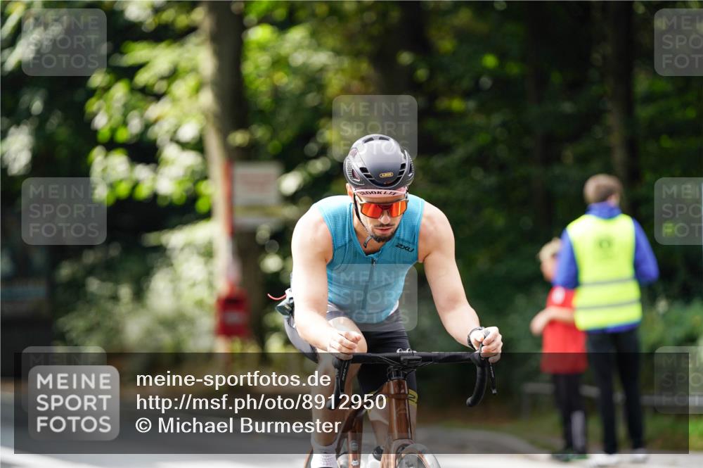 14.09.2025 - Stadtparktriathlon Michael Burmester http://msf.ph/oto/8912950 14.09.2025 11:48:01 Radfahren 927, 952, 960, 1049, 1056, 1116 meine-sportfotos.de