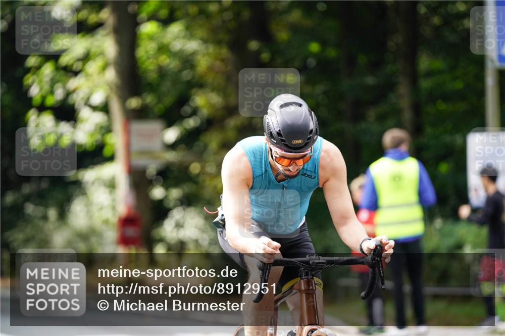 14.09.2025 - Stadtparktriathlon Michael Burmester http://msf.ph/oto/8912951 14.09.2025 11:48:01 Radfahren 927, 952, 960, 1049, 1056, 1116 meine-sportfotos.de