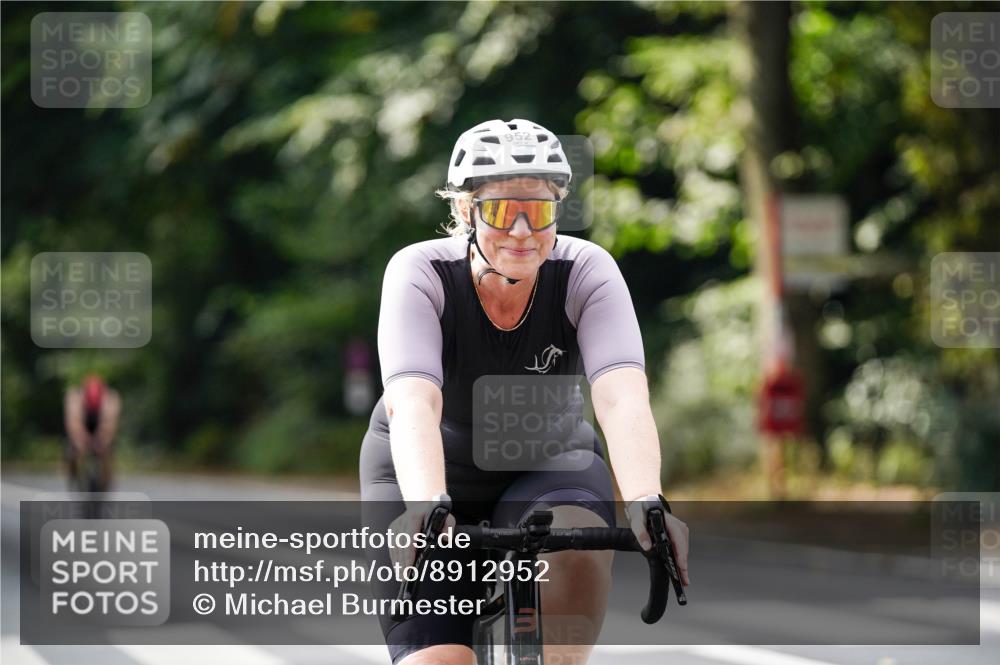 14.09.2025 - Stadtparktriathlon Michael Burmester http://msf.ph/oto/8912952 14.09.2025 11:48:03 Radfahren 927, 952, 960, 1049, 1116 meine-sportfotos.de