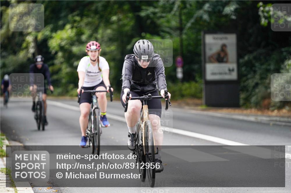 14.09.2025 - Stadtparktriathlon Michael Burmester http://msf.ph/oto/8912956 14.09.2025 11:48:07 Radfahren 927, 952, 960, 1006, 1049, 1088, 1116 meine-sportfotos.de