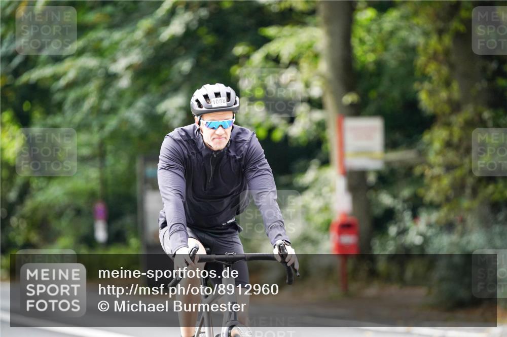 14.09.2025 - Stadtparktriathlon Michael Burmester http://msf.ph/oto/8912960 14.09.2025 11:48:11 Radfahren 927, 960, 1006, 1035, 1041, 1088, 1116 meine-sportfotos.de