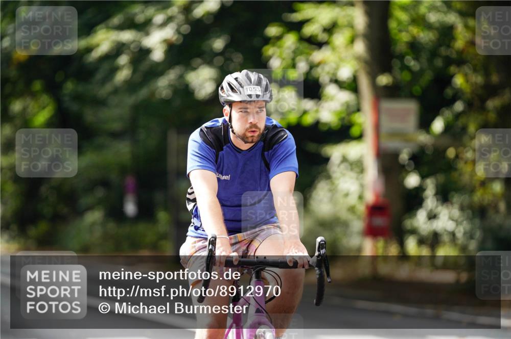 14.09.2025 - Stadtparktriathlon Michael Burmester http://msf.ph/oto/8912970 14.09.2025 11:48:25 Radfahren 964, 967, 968, 1041, 1053, 1089 meine-sportfotos.de
