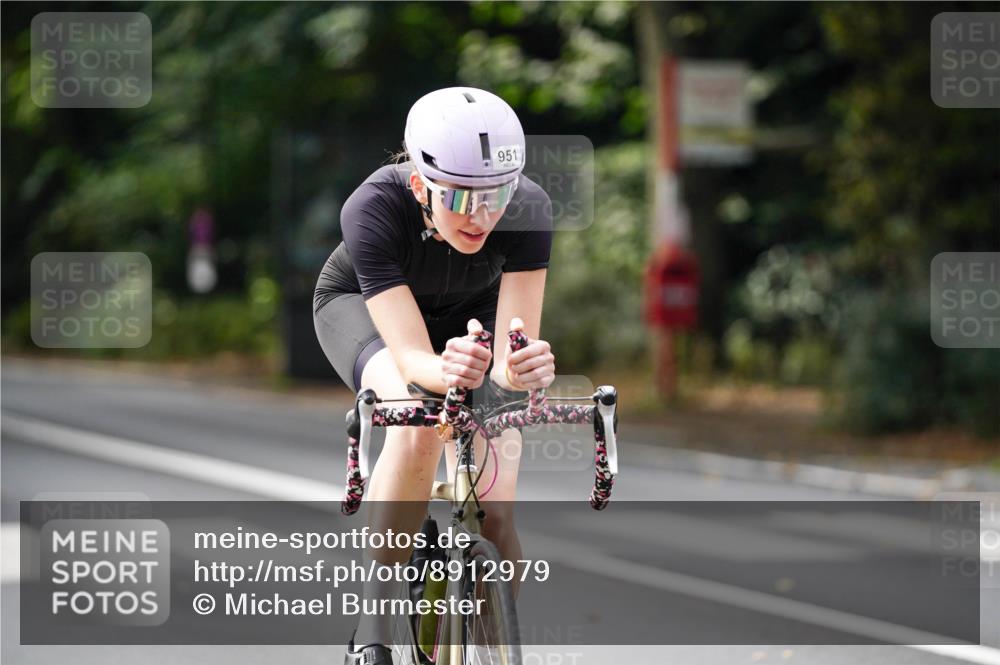 14.09.2025 - Stadtparktriathlon Michael Burmester http://msf.ph/oto/8912979 14.09.2025 11:48:42 Radfahren 950, 951, 992, 1022, 1071 meine-sportfotos.de