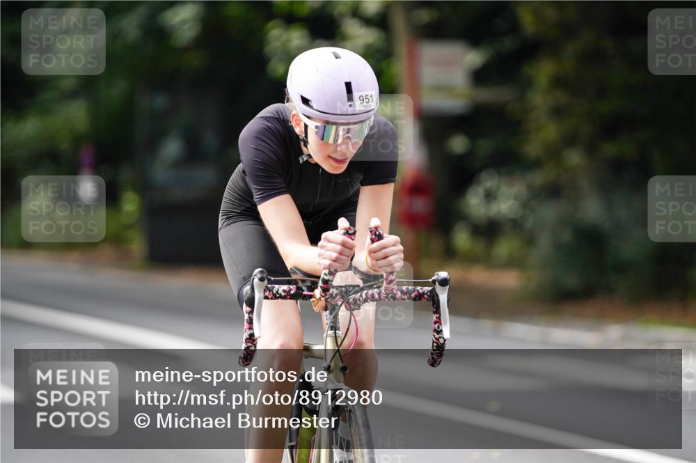 14.09.2025 - Stadtparktriathlon Michael Burmester http://msf.ph/oto/8912980 14.09.2025 11:48:42 Radfahren 950, 951, 992, 1022, 1071 meine-sportfotos.de