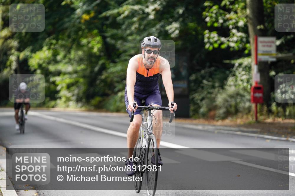 14.09.2025 - Stadtparktriathlon Michael Burmester http://msf.ph/oto/8912981 14.09.2025 11:48:44 Radfahren 950, 951, 992, 1022, 1071 meine-sportfotos.de