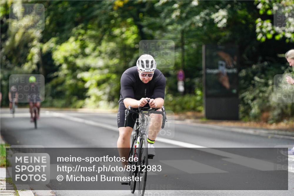 14.09.2025 - Stadtparktriathlon Michael Burmester http://msf.ph/oto/8912983 14.09.2025 11:48:47 Radfahren 951, 992, 1019, 1022, 1071 meine-sportfotos.de