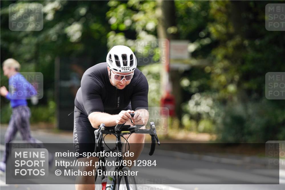 14.09.2025 - Stadtparktriathlon Michael Burmester http://msf.ph/oto/8912984 14.09.2025 11:48:48 Radfahren 951, 1019, 1022, 1071 meine-sportfotos.de