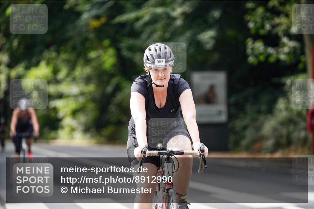 14.09.2025 - Stadtparktriathlon Michael Burmester http://msf.ph/oto/8912990 14.09.2025 11:49:01 Radfahren 929, 942, 957, 1019, 1072, 1092 meine-sportfotos.de