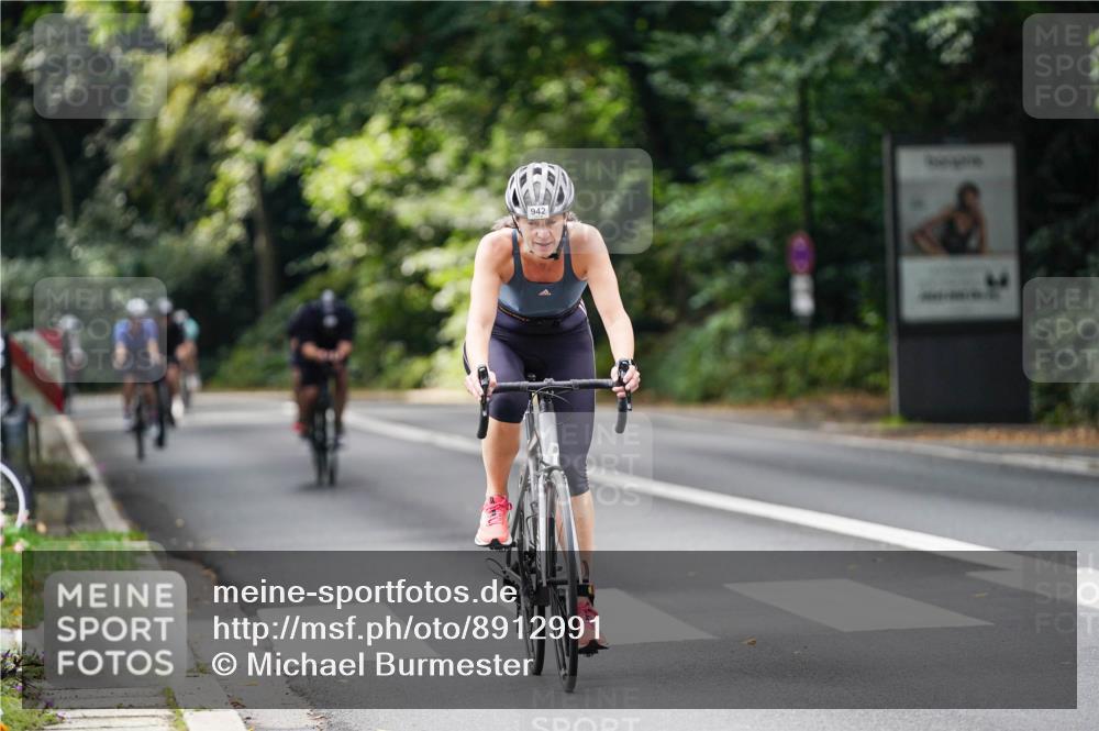 14.09.2025 - Stadtparktriathlon Michael Burmester http://msf.ph/oto/8912991 14.09.2025 11:49:02 Radfahren 929, 942, 957, 966, 1072, 1092 meine-sportfotos.de
