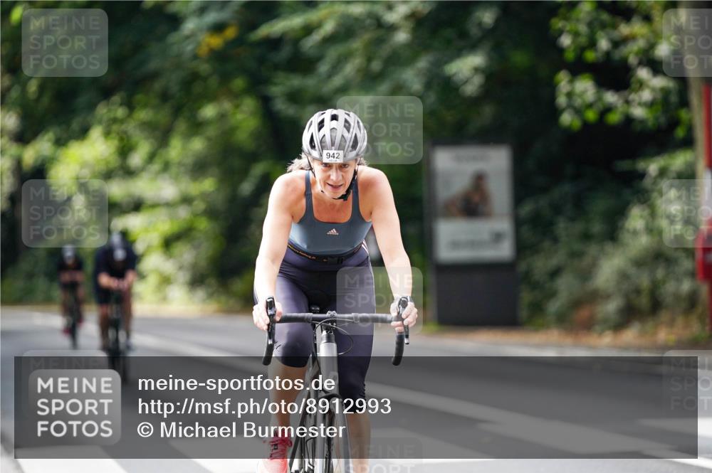 14.09.2025 - Stadtparktriathlon Michael Burmester http://msf.ph/oto/8912993 14.09.2025 11:49:03 Radfahren 929, 942, 945, 957, 966, 1072, 1076, 1092 meine-sportfotos.de
