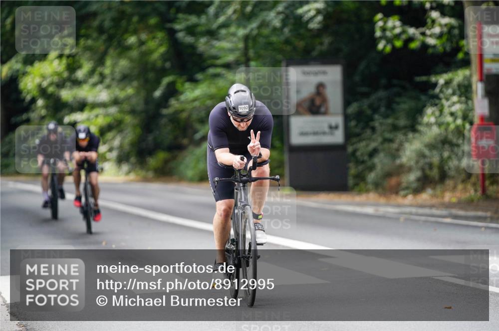14.09.2025 - Stadtparktriathlon Michael Burmester http://msf.ph/oto/8912995 14.09.2025 11:49:05 Radfahren 942, 945, 957, 966, 1072, 1076, 1092 meine-sportfotos.de