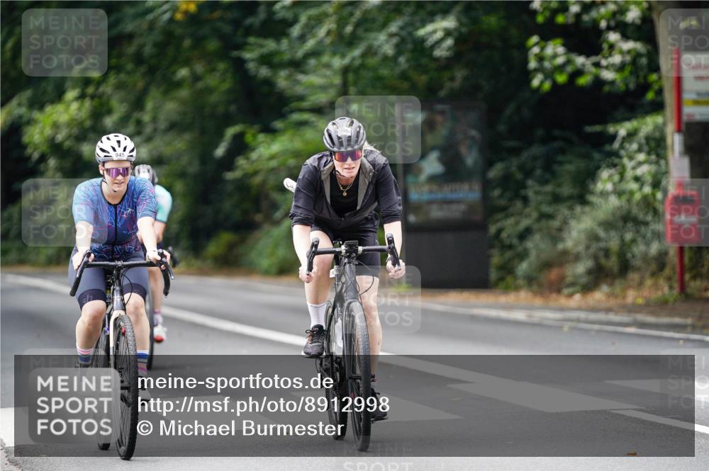 14.09.2025 - Stadtparktriathlon Michael Burmester http://msf.ph/oto/8912998 14.09.2025 11:49:09 Radfahren 942, 945, 966, 1001, 1072, 1076, 1092 meine-sportfotos.de