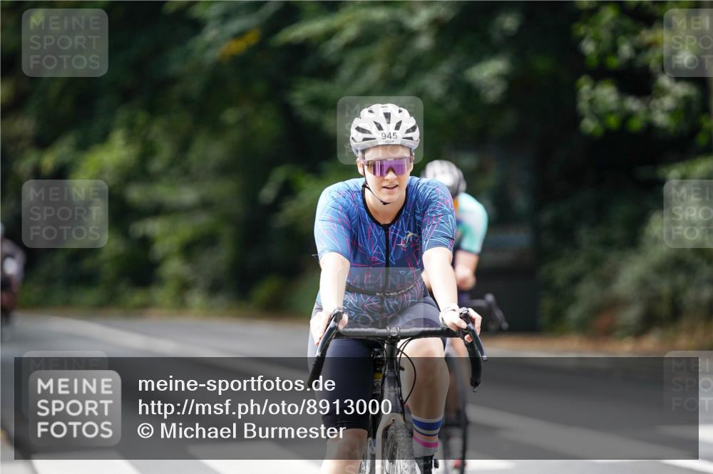14.09.2025 - Stadtparktriathlon Michael Burmester http://msf.ph/oto/8913000 14.09.2025 11:49:10 Radfahren 942, 945, 966, 1001, 1072, 1076, 1092, 1113 meine-sportfotos.de