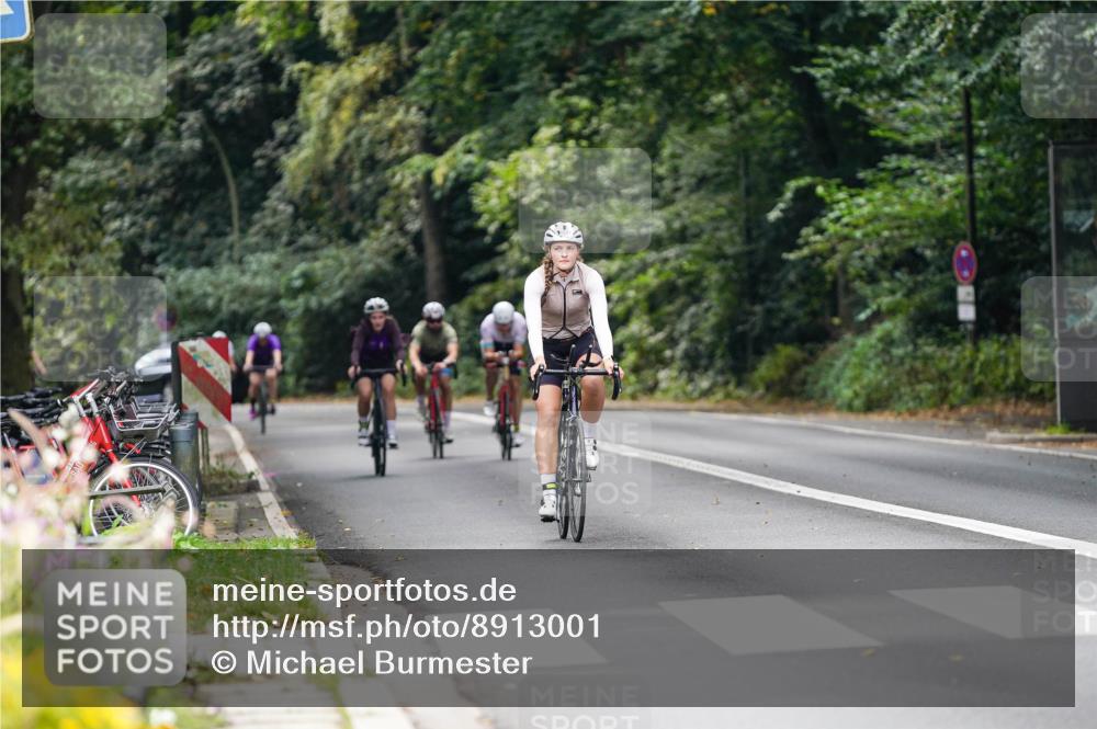 14.09.2025 - Stadtparktriathlon Michael Burmester http://msf.ph/oto/8913001 14.09.2025 11:49:14 Radfahren 945, 966, 1001, 1002, 1072, 1076, 1082, 1113 meine-sportfotos.de