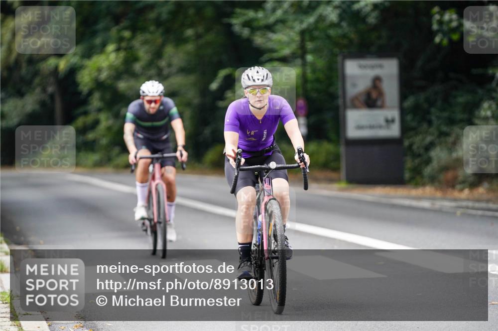 14.09.2025 - Stadtparktriathlon Michael Burmester http://msf.ph/oto/8913013 14.09.2025 11:49:30 Radfahren 930, 948, 972, 1023, 1050 meine-sportfotos.de