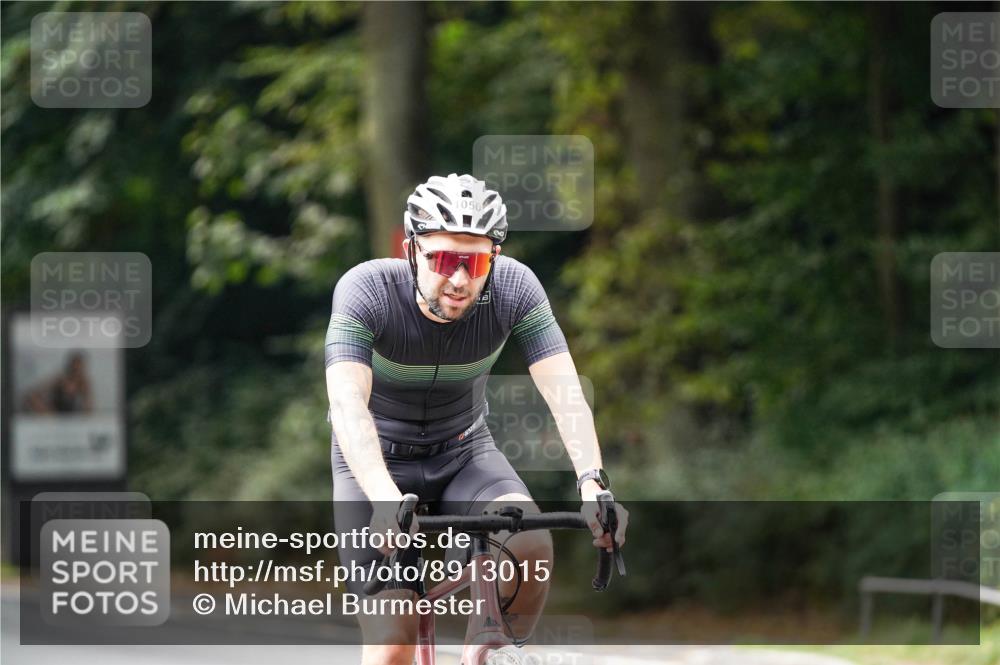 14.09.2025 - Stadtparktriathlon Michael Burmester http://msf.ph/oto/8913015 14.09.2025 11:49:32 Radfahren 930, 948, 972, 1050 meine-sportfotos.de