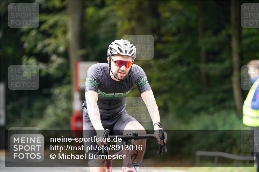 14.09.2025 - Stadtparktriathlon Michael Burmester http://msf.ph/oto/8913016 14.09.2025 11:49:32 Radfahren 930, 948, 972, 1050 meine-sportfotos.de