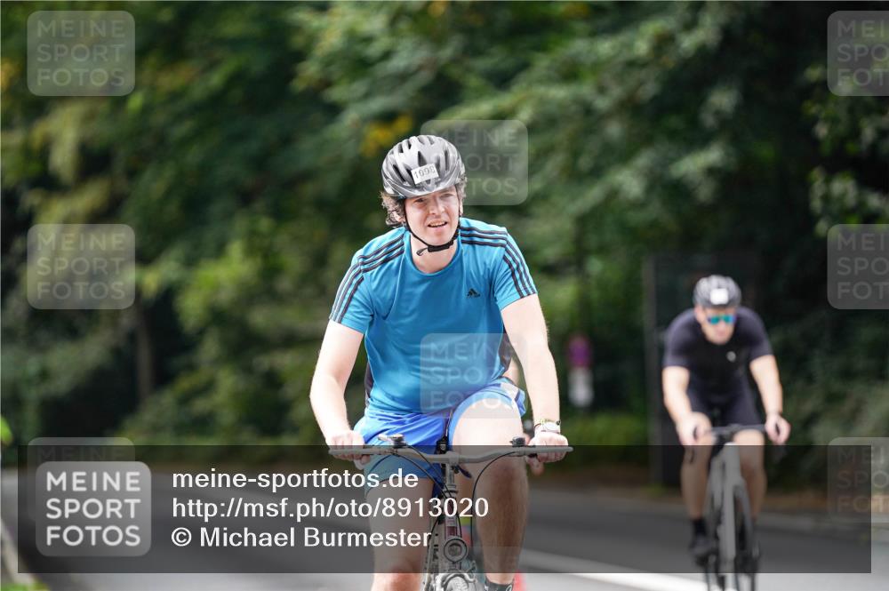 14.09.2025 - Stadtparktriathlon Michael Burmester http://msf.ph/oto/8913020 14.09.2025 11:49:43 Radfahren 1015, 1061, 1098, 1119 meine-sportfotos.de