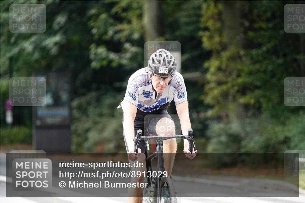 14.09.2025 - Stadtparktriathlon Michael Burmester http://msf.ph/oto/8913029 14.09.2025 11:50:05 Radfahren 935, 958, 979, 1007, 1077, 1084, 1103, 1121 meine-sportfotos.de