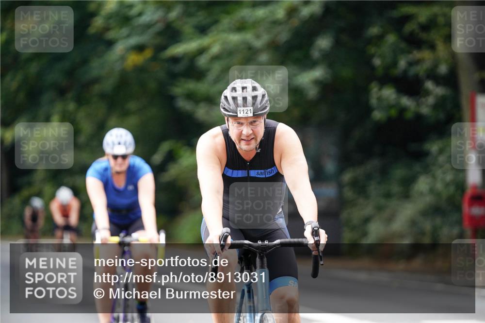 14.09.2025 - Stadtparktriathlon Michael Burmester http://msf.ph/oto/8913031 14.09.2025 11:50:07 Radfahren 935, 958, 969, 978, 979, 1077, 1084, 1103, 1121 meine-sportfotos.de