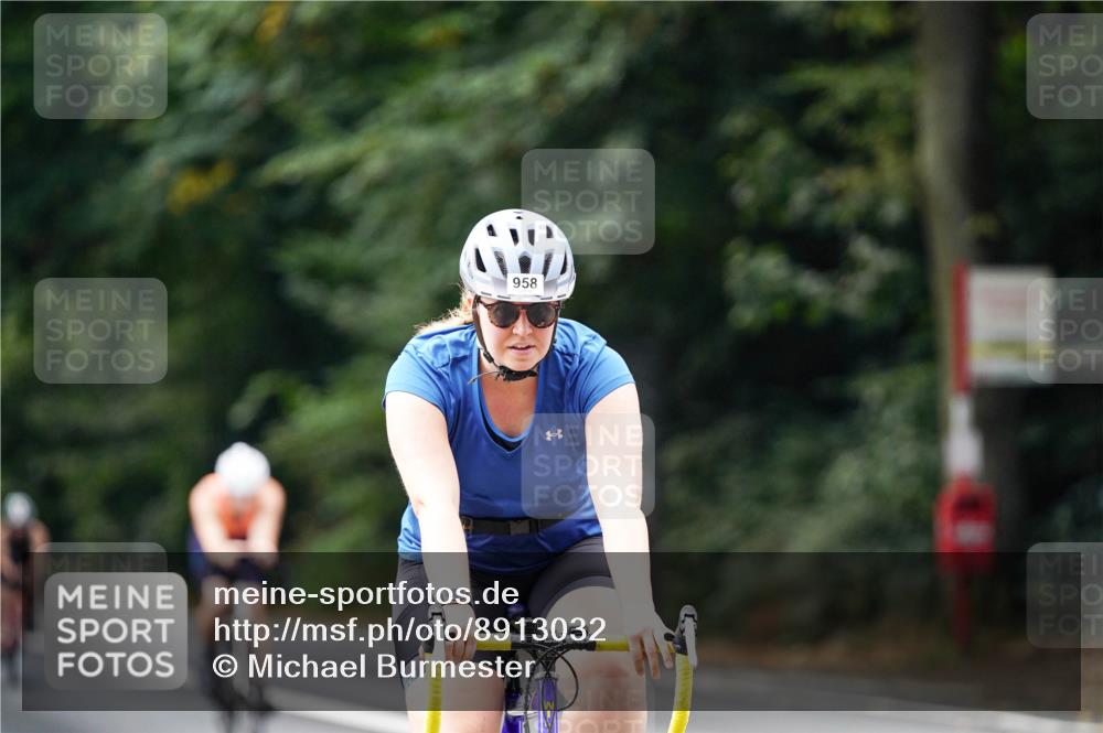 14.09.2025 - Stadtparktriathlon Michael Burmester http://msf.ph/oto/8913032 14.09.2025 11:50:08 Radfahren 935, 958, 969, 978, 979, 1077, 1084, 1103, 1121 meine-sportfotos.de