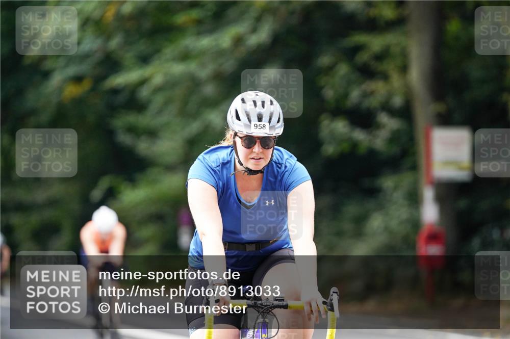 14.09.2025 - Stadtparktriathlon Michael Burmester http://msf.ph/oto/8913033 14.09.2025 11:50:08 Radfahren 935, 958, 969, 978, 979, 1077, 1084, 1103, 1121 meine-sportfotos.de