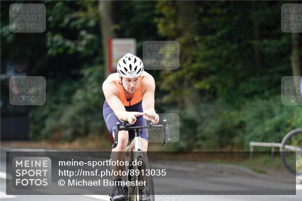 14.09.2025 - Stadtparktriathlon Michael Burmester http://msf.ph/oto/8913035 14.09.2025 11:50:10 Radfahren 935, 958, 969, 978, 1075, 1077, 1084, 1103, 1121 meine-sportfotos.de