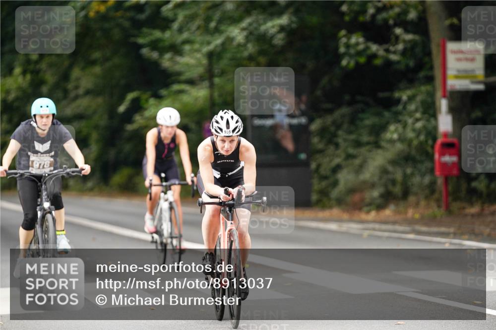 14.09.2025 - Stadtparktriathlon Michael Burmester http://msf.ph/oto/8913037 14.09.2025 11:50:12 Radfahren 935, 958, 969, 978, 1075, 1077, 1121 meine-sportfotos.de