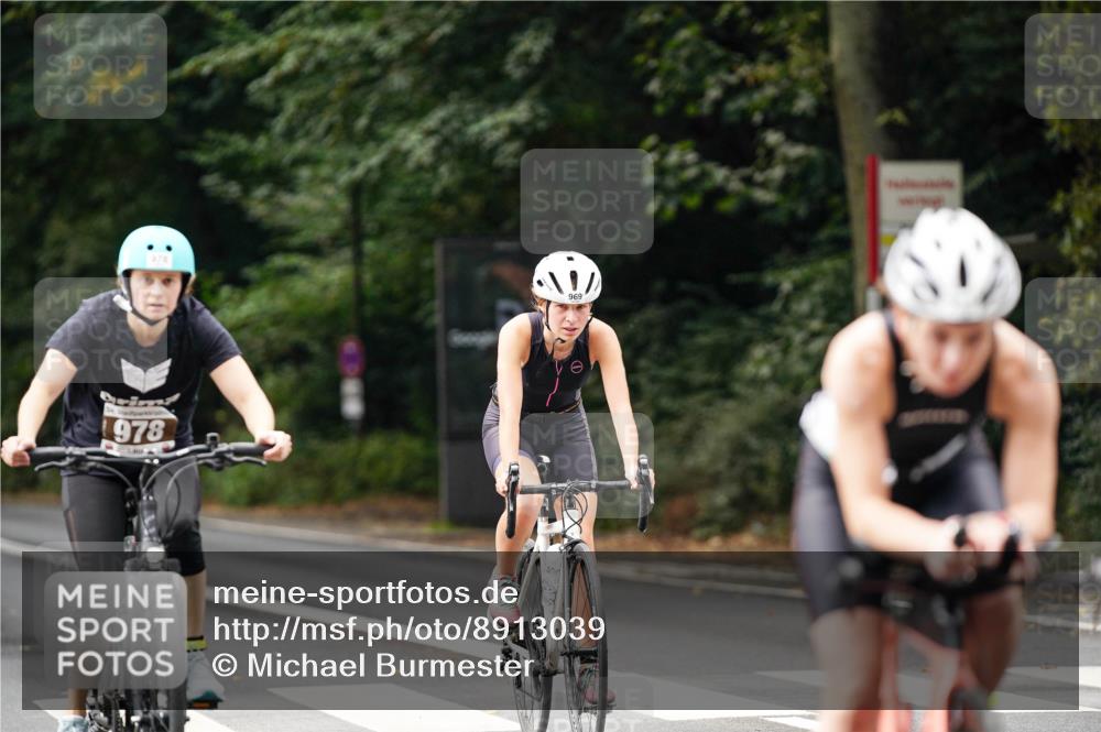 14.09.2025 - Stadtparktriathlon Michael Burmester http://msf.ph/oto/8913039 14.09.2025 11:50:13 Radfahren 935, 958, 969, 978, 1075, 1077, 1121 meine-sportfotos.de
