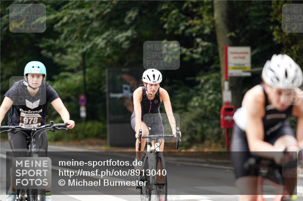 14.09.2025 - Stadtparktriathlon Michael Burmester http://msf.ph/oto/8913040 14.09.2025 11:50:13 Radfahren 935, 958, 969, 978, 1075, 1077, 1121 meine-sportfotos.de