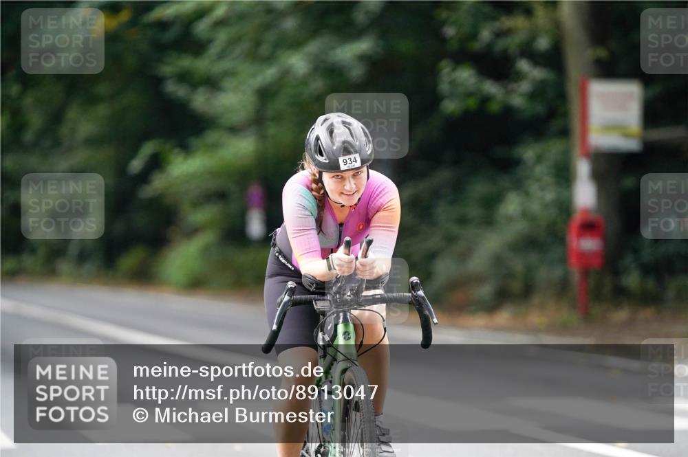 14.09.2025 - Stadtparktriathlon Michael Burmester http://msf.ph/oto/8913047 14.09.2025 11:50:22 Radfahren 934, 1068, 1075 meine-sportfotos.de
