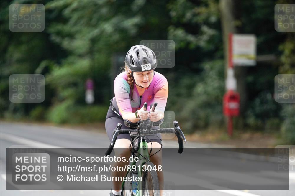 14.09.2025 - Stadtparktriathlon Michael Burmester http://msf.ph/oto/8913048 14.09.2025 11:50:22 Radfahren 934, 1068, 1075 meine-sportfotos.de