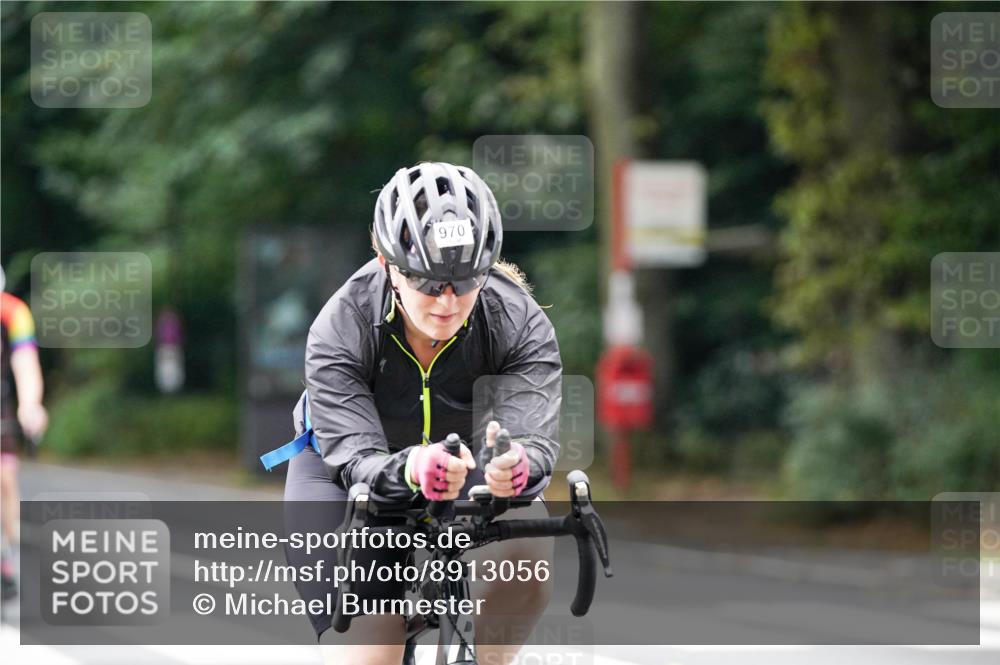 14.09.2025 - Stadtparktriathlon Michael Burmester http://msf.ph/oto/8913056 14.09.2025 11:50:33 Radfahren 941, 970, 990, 1066 meine-sportfotos.de