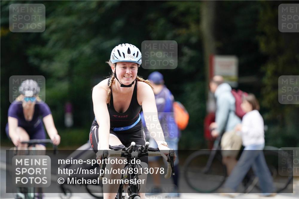 14.09.2025 - Stadtparktriathlon Michael Burmester http://msf.ph/oto/8913078 14.09.2025 11:51:02 Radfahren 926, 936, 1000, 1026, 1027, 1059, 1112 meine-sportfotos.de