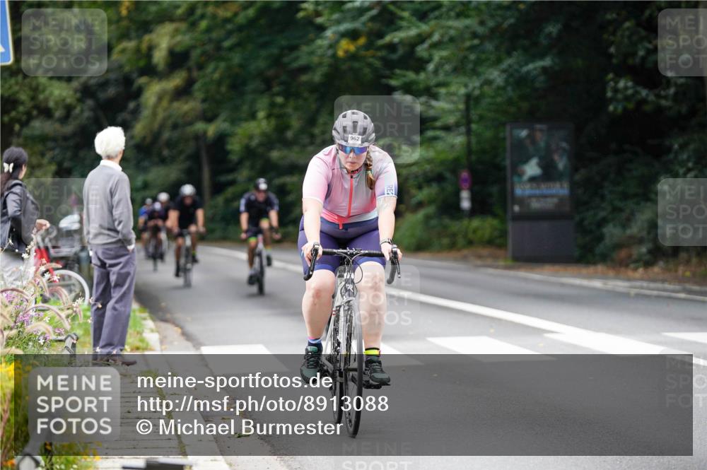 14.09.2025 - Stadtparktriathlon Michael Burmester http://msf.ph/oto/8913088 14.09.2025 11:51:18 Radfahren 962, 974, 976, 1040, 1043, 1057, 1080, 1083, 1097, 1101 meine-sportfotos.de