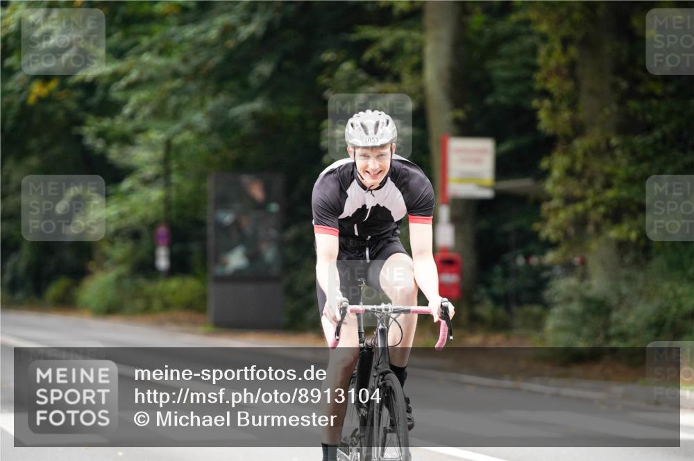 14.09.2025 - Stadtparktriathlon Michael Burmester http://msf.ph/oto/8913104 14.09.2025 11:51:40 Radfahren 961, 985, 1051, 1079 meine-sportfotos.de