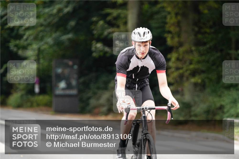 14.09.2025 - Stadtparktriathlon Michael Burmester http://msf.ph/oto/8913106 14.09.2025 11:51:40 Radfahren 961, 985, 1051, 1079 meine-sportfotos.de